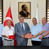 Yılın ilk antepfıstığına GTB den altın ödülü Yılın ilk antepfıstığına GTB den altın ödülü