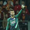 Muslera yetişmedi Okan siftah yaptı Muslera yetişmedi Okan siftah yaptı