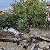 Okul bahçesinin istinat duvarı çöktü Okul bahçesinin istinat duvarı çöktü