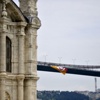 Boğaziçi Köprüsü'ne Galatasaray bayrağı asıldı Boğaziçi Köprüsü'ne Galatasaray bayrağı asıldı