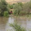 Dicle Nehri'nin ortasında mahsur kalan 7 çocuğu ekipler kurtardı