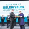 Sincan Belediyesi ‘evsel atıklardan akıllı çiftliğe’ projesi ile ödüle layık görüldü Sincan Belediyesi ‘evsel atıklardan akıllı çiftliğe’ projesi ile ödüle layık görüldü