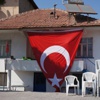 Şehit evinden geri alınan bayrak yerine BBP'liler tarafından yenisi asıldı
