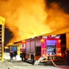 Kağıt fabrikası alevlere teslim oldu Kağıt fabrikası alevlere teslim oldu