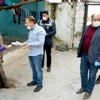 Yaşlıların maaşını Kaymakam bizzat evlerine götürdü Yaşlıların maaşını Kaymakam bizzat evlerine götürdü