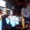 Küçük çocuğa otobüste kemerli dayak kamerada Küçük çocuğa otobüste kemerli dayak kamerada