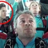 Kocasının paraşütünü kestiği İngiliz eğitmen yere çakıldı Kocasının paraşütünü kestiği İngiliz eğitmen yere çakıldı