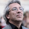 Can Dündar içerdeyken yalvarmış