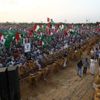 Pakistan’da halk sokağa döküldü