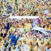 Tayfundan kurtulanları ziyaret etti, tropikal fırtınaya yakalandı