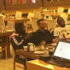 Sow ile Demba Ba derbi sonrası dönercide buluştu Sow ile Demba Ba derbi sonrası dönercide buluştu