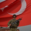 Kobani sınırına 100 metrekarelik dev bayrak Kobani sınırına 100 metrekarelik dev bayrak