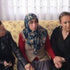 Ünlü sanatçılar şehit ailelerini ziyaret etti Ünlü sanatçılar şehit ailelerini ziyaret etti
