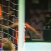 Sabri Sarıoğlu reklam panosunu tekmeledi Sabri Sarıoğlu reklam panosunu tekmeledi