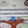 Afyonkarahisar'da iki evden yüklü miktarda para çaldıkları öne sürülen 4 şüpheli yakalandı Afyonkarahisar'da iki evden yüklü miktarda para çaldıkları öne sürülen 4 şüpheli yakalandı