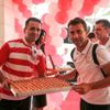 Antalyaspor a baklavalı uğurlama Antalyaspor a baklavalı uğurlama