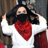 Antiviral kumaştan kışlık maskeli fular ürettiler Antiviral kumaştan kışlık maskeli fular ürettiler