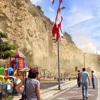 Gökten taş yağdı... Faciadan kıl payı dönüldü