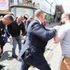 İngiliz siyasetçi Farage'a saldırı İngiliz siyasetçi Farage'a saldırı