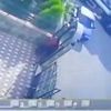 Çöp kamyonu anne kızı böyle ezdi Çöp kamyonu anne kızı böyle ezdi