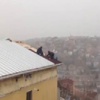 Çatıyla birlikte uçacaklardı! Çatıyla birlikte uçacaklardı!