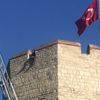 Vatandaşlar surlardaki intihar girişimini cep telefonlarıyla canlı yayın yaparak izledi Vatandaşlar surlardaki intihar girişimini cep telefonlarıyla canlı yayın yaparak izledi