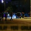 Otomobil içinde birbirlerini vurdular Otomobil içinde birbirlerini vurdular