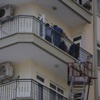 Başı Dönünce İki Kat Aşağıdaki Evin Balkonuna Düştü