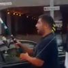 Alt geçitte balık tutmaya çalışan İstanbullu Alt geçitte balık tutmaya çalışan İstanbullu