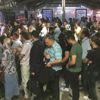 Metrobüs durağında insan seli