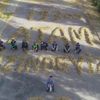 Temizlik işçileri, dökülen yapraklarla 'Atam İzindeyiz' yazdı Temizlik işçileri, dökülen yapraklarla 'Atam İzindeyiz' yazdı