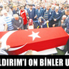 Son yolculuğuna onbinler uğurladı Son yolculuğuna onbinler uğurladı
