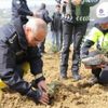 Fidanlar şehitler anısına toprakla buluştu Fidanlar şehitler anısına toprakla buluştu