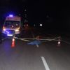 Yolun karşısına geçerken otomobilin altında kalan genç kurtarılamadı