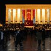 ﻿Anıtkabir'de gece ziyaretçi akını yaşandı