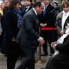 Hollande Müslümanların elinden kardeşlik çayı içti Hollande Müslümanların elinden kardeşlik çayı içti