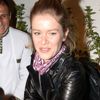 Burcu Biricik hiç düşünmeden ayakkabısını verdi Burcu Biricik hiç düşünmeden ayakkabısını verdi