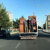 Kamyonet kasasında tehlikeli yolculuk kamerada Kamyonet kasasında tehlikeli yolculuk kamerada