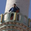 Cep telefonu ile konuşmak için minareye çıkıyorlar