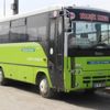 Önce otobüs şoförünü boynundan bıçakladılar, ardından darp raporu alıp karakola başvurdular