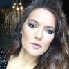 Demet Akalın servetle geziyor
