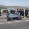 Hafif ticari araç şerit değiştirirken kaza yaptı: 4 yaralı