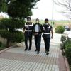 Sadakatsiz kadın, kendisinden yaşça küçük erkek arkadaşına çocuğunun gözü önünde kocasını vurdurttu Sadakatsiz kadın, kendisinden yaşça küçük erkek arkadaşına çocuğunun gözü önünde kocasını vurdurttu