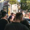 Feci kaza... Otomobil kaldırımdaki kadını ezdi Feci kaza... Otomobil kaldırımdaki kadını ezdi