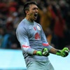 Muslera rakiplerden ikisini bildi Muslera rakiplerden ikisini bildi