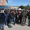 Karşıt görüşlü öğrenciler arasında kavga çıktı Karşıt görüşlü öğrenciler arasında kavga çıktı