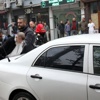 Çarşaf giyen erkeğin ihbar üzerine gözaltına alınması Çarşaf giyen erkeğin ihbar üzerine gözaltına alınması
