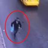 Beyoğlu'nda kapkaç yapan şüpheli kamerada Beyoğlu'nda kapkaç yapan şüpheli kamerada
