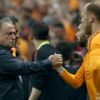 Fatih Terim tribüne gönderildi Fatih Terim tribüne gönderildi