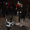 Otomobil kanala uçtu, vatandaşlar seyretti